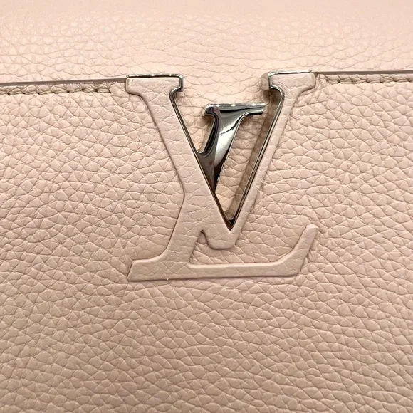 Louis Vuitton French Rose Capucines MM - Picture 4 of 17